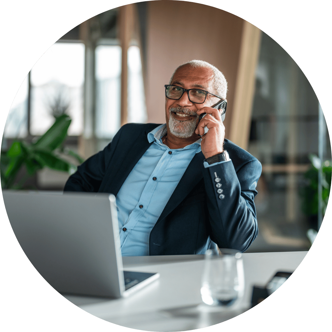 om-website-service-operations-two-coworkerss-operations-1