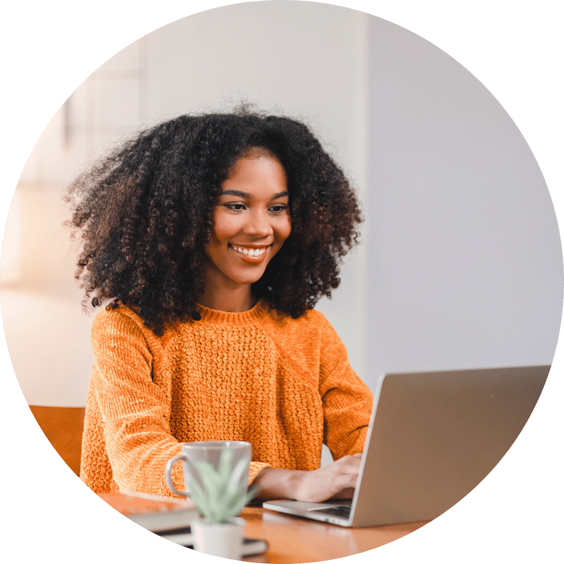 om-website-service-social-media-laptop-1