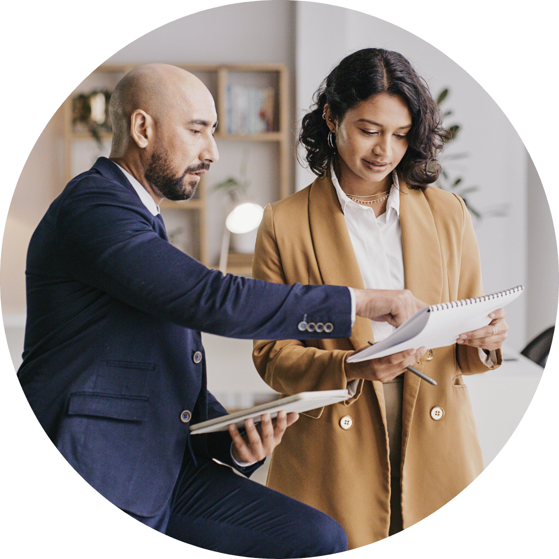 om-website-services-cjm-two-coworkers-discussion