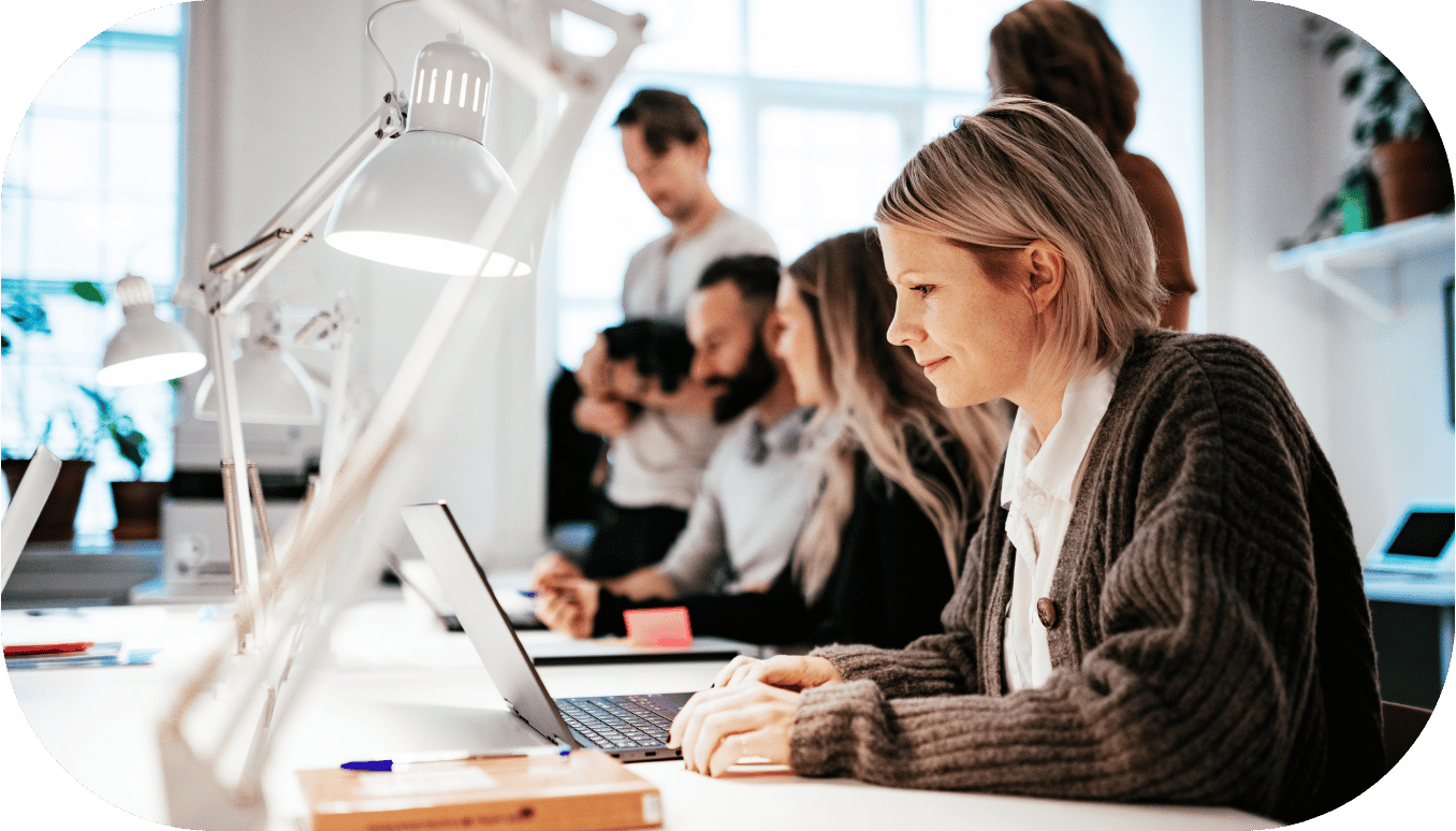 om-website-services-customer-market-research-close-up