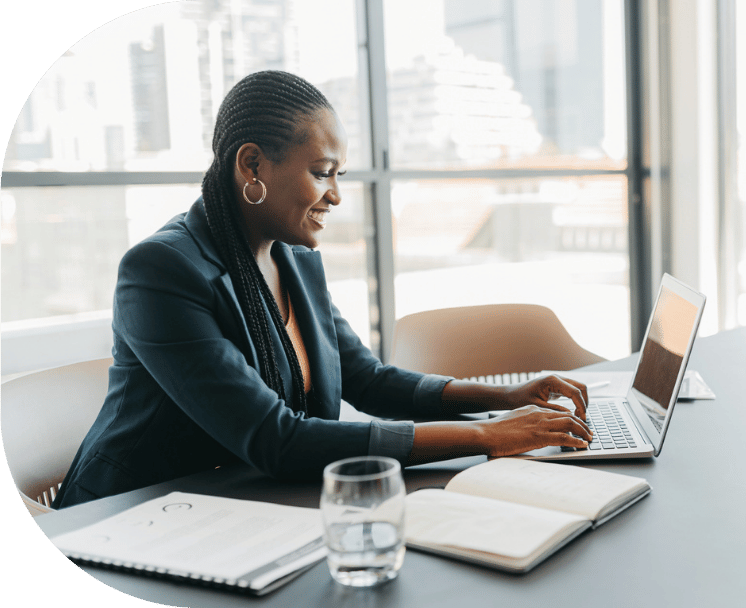 om-website-services-media-intelligence-woman-laptop