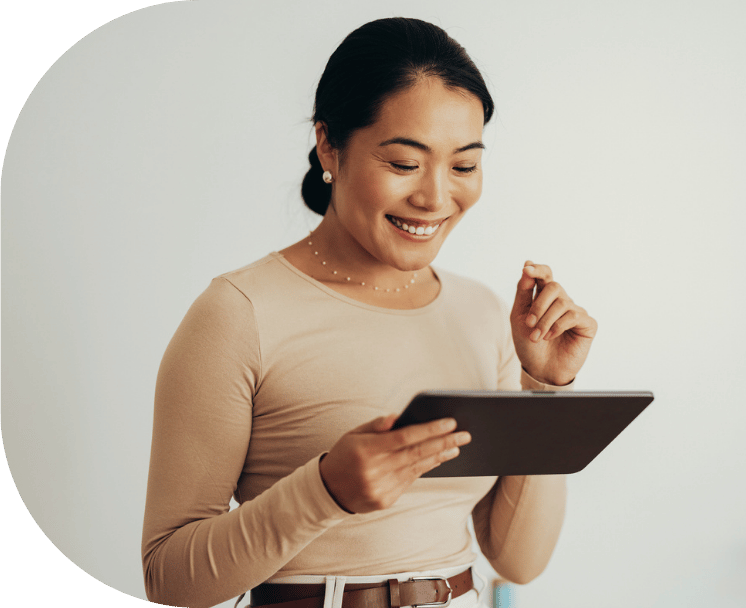 om-website-services-paid-social-woman-tablet