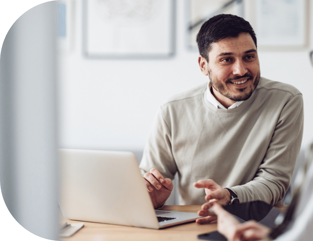 om-website-services-personas-laptop